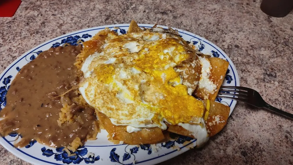 Chilaquiles Con Huevos Estrellados